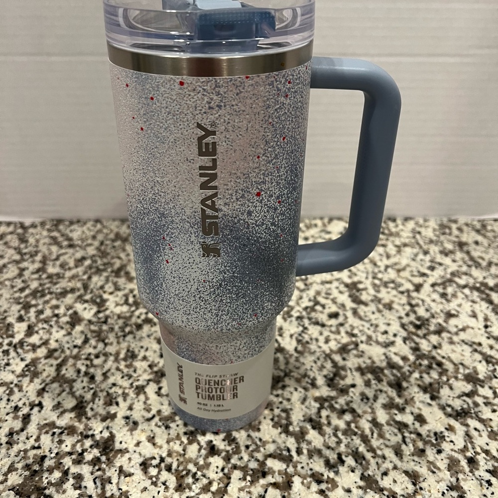 Stanley Quencher Hinge Handle Tumbler - Speckled Light Blue. 40 ounce.